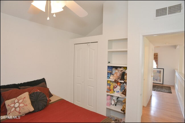 Building Photo - 7528 Luz De Lumbre Ave