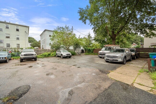 Building Photo - 10 Holman St