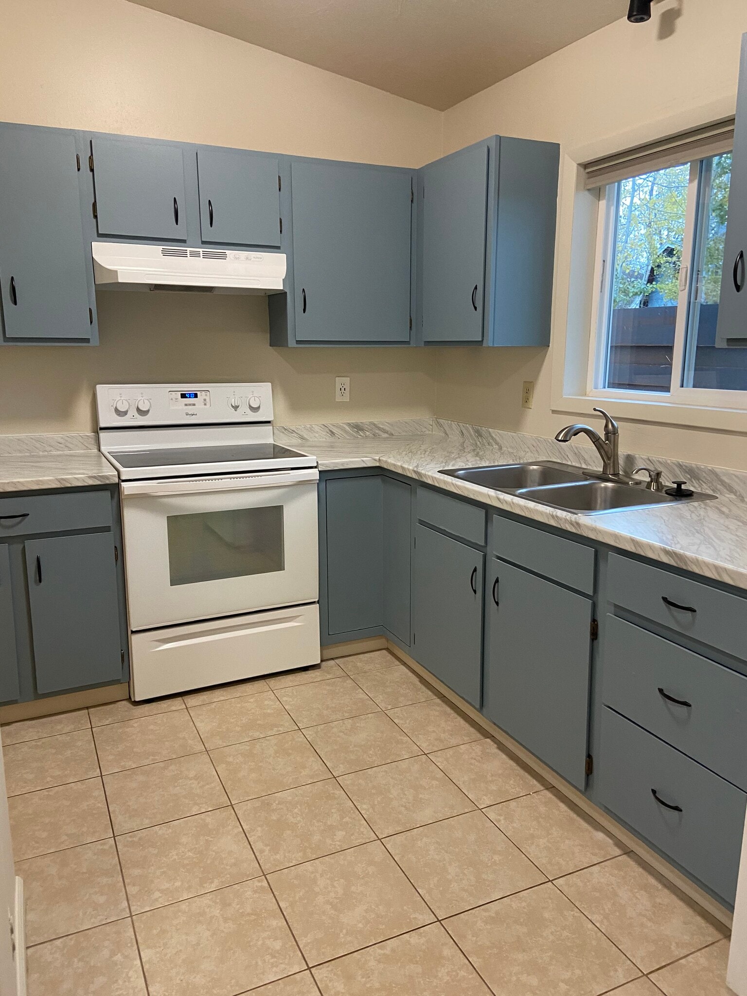 Kitchen - 501 N Rouse Ave