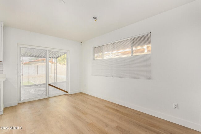 Building Photo - 936 W Rio Salado Pkwy