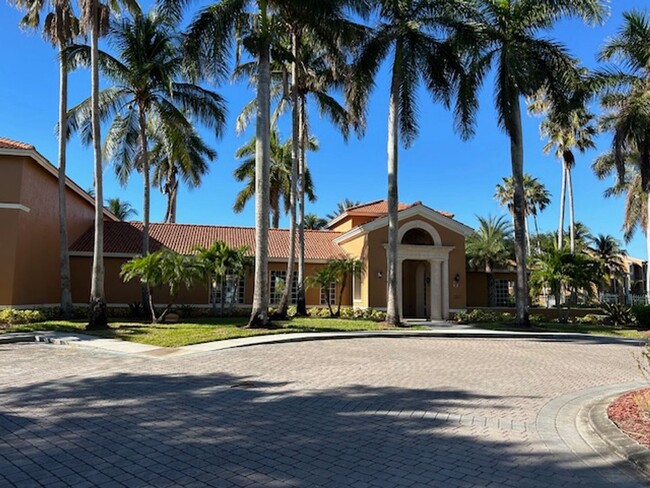 Building Photo - ANNUAL RENTAL - 1ST FLOOR 3 BED / 2 BATH C...