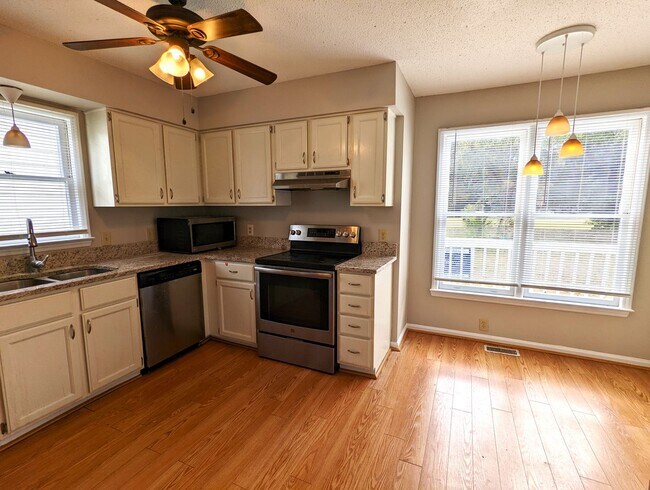 Building Photo - 4940 Harbour Towne Dr