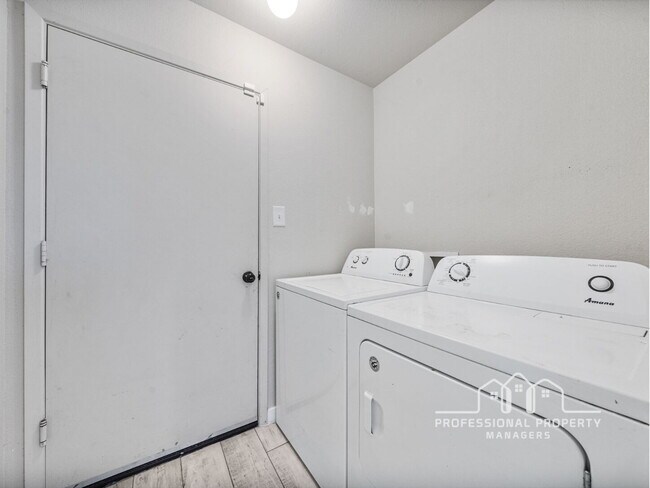 Building Photo - 3-bedroom, 2-bathroom home in Trail Estates