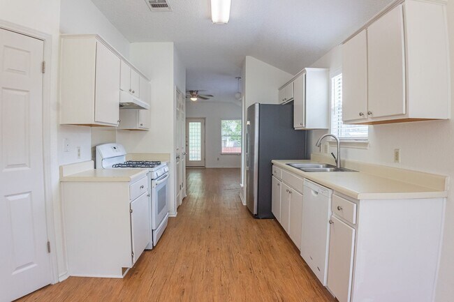 Building Photo - South Austin 3-bedroom/2-bath Home Reduced...