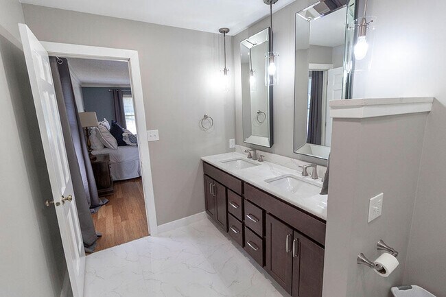 Building Photo - 2500 Bluff Blvd