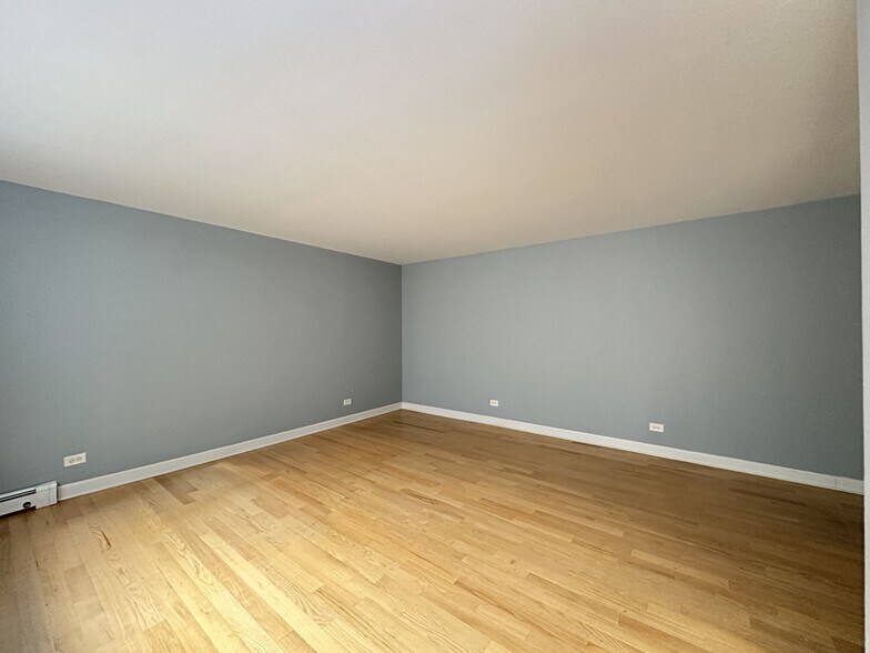 Building Photo - 663 W Grace St