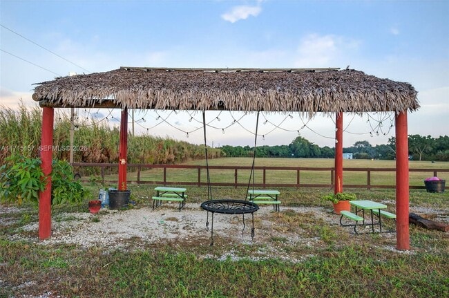 Building Photo - 3640 SW 22nd St