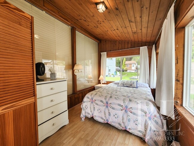 Building Photo - Seasonal Escape on Serene No-Bank Waterfro...