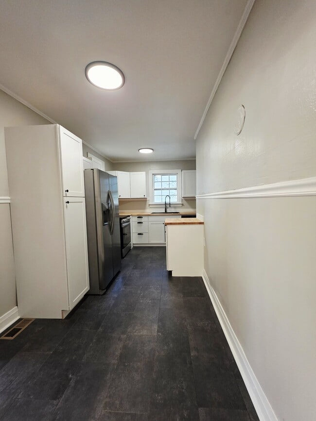 Building Photo - 205 E North St