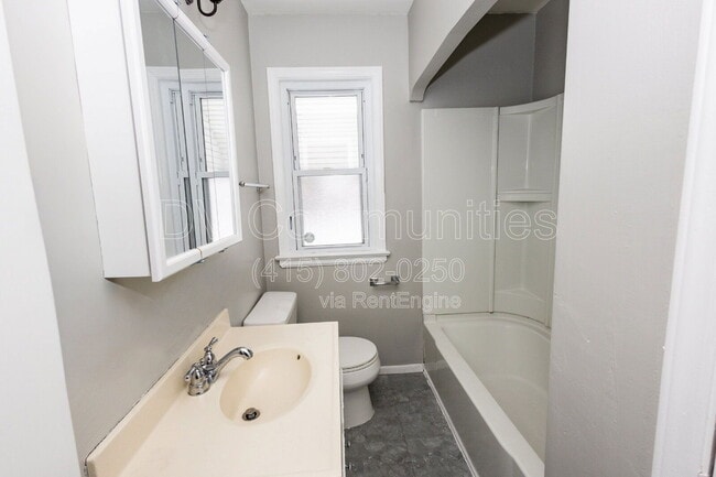 Building Photo - 5048 Claremont Blvd