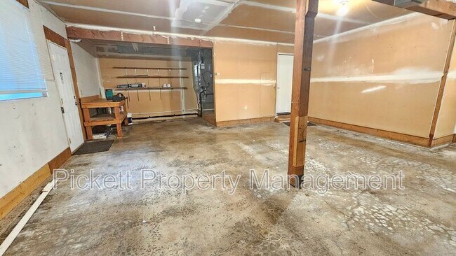 Building Photo - 6559 Gleneagle Ave SW