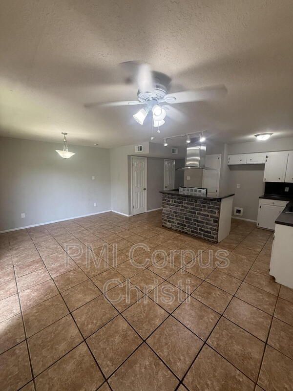 Building Photo - 5001 Meandering Ln