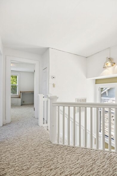 Building Photo - 1604 17th Ave S