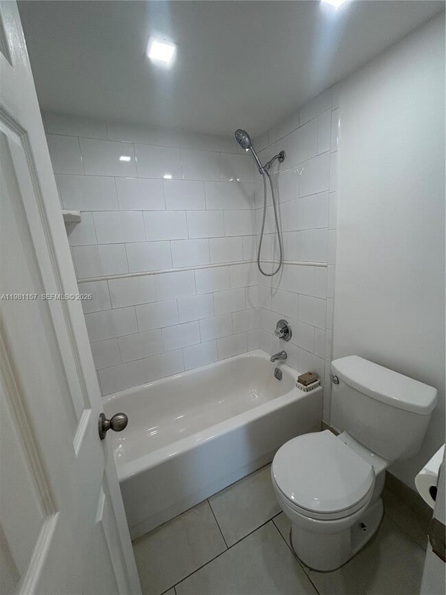 Building Photo - 20301 W Country Club Dr