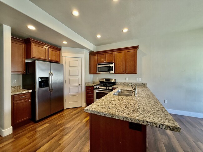 Building Photo - 6928 Village River Ln