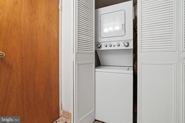 Building Photo - 100 Campbell Cir