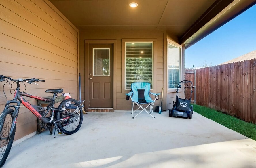 Building Photo - 8244 Brashear Trl