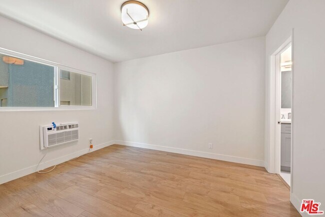Building Photo - 1250 N Crescent Heights Blvd