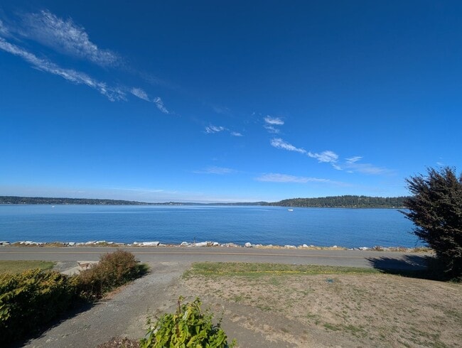 Building Photo - A Luxury Beachfront Lodge Awaits! For Rent...