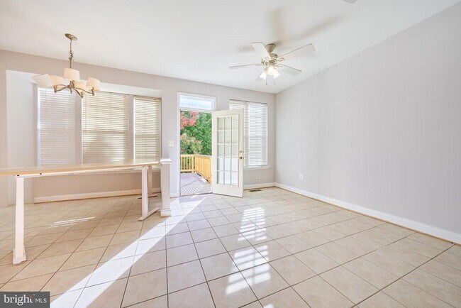 Building Photo - 685 Springhouse Square SE