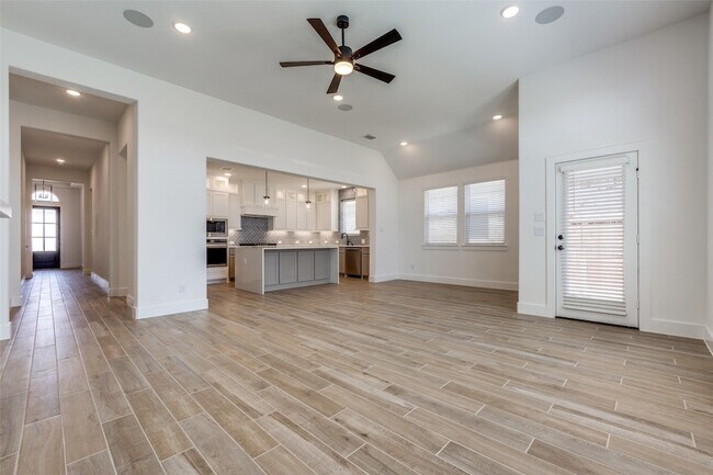 Building Photo - 6204 Mulberry Creek Ln