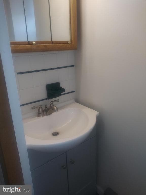 Building Photo - 3160 W Main St