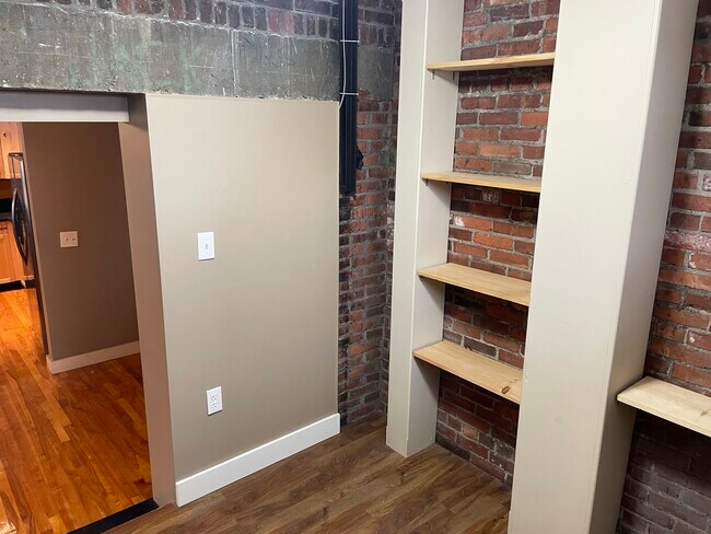 Storage Room - Franklin Block Plaza