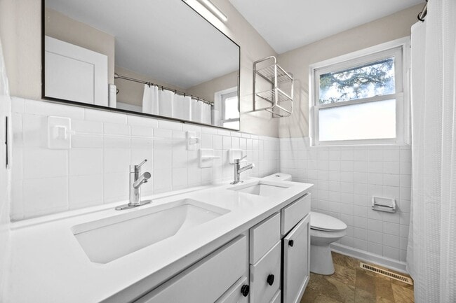 Building Photo - 1616 Boyer St