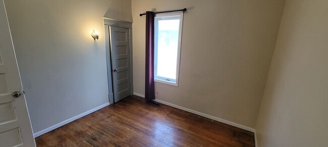 Building Photo - 3 Bedroom House
