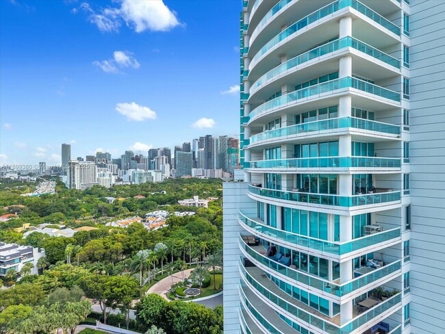 Building Photo - 2127 Brickell Ave