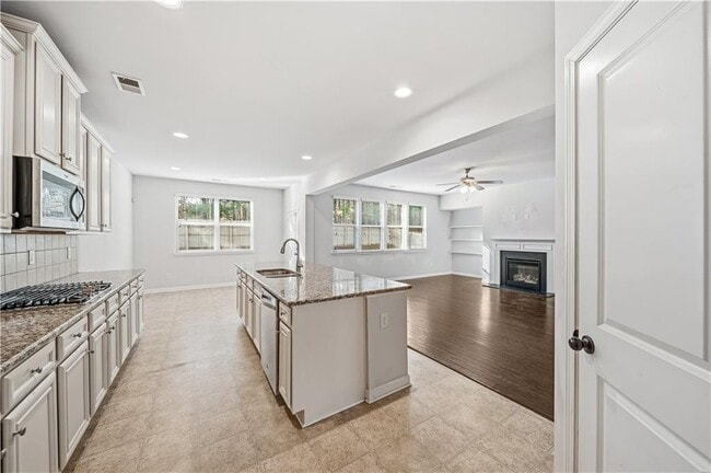 Building Photo - 425 Lance View Ln