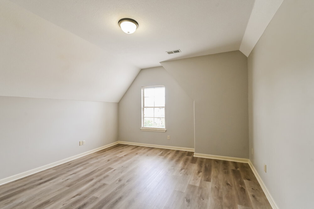 Building Photo - 305 Garden Springs Dr