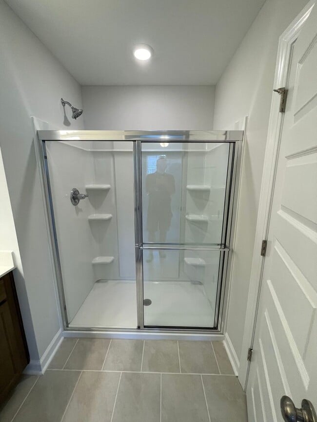 Building Photo - Gorgeous newer 3BD/2.5BA home w/ 2 car garage in Clayton!