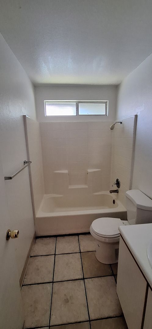 Building Photo - Great Condo for Rent!