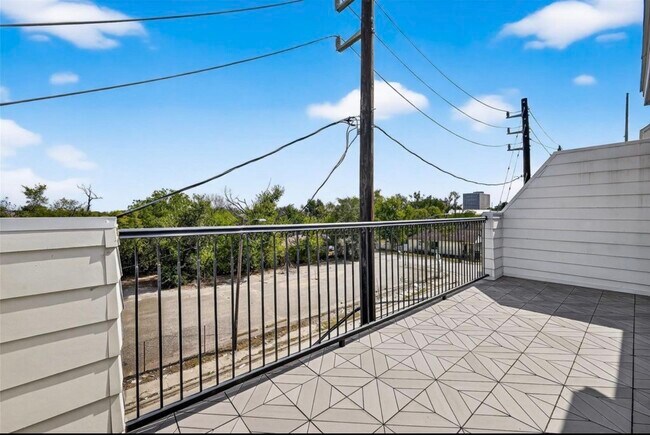 Building Photo - 815 Bringhurst St