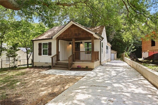 Building Photo - 1060 Regent St SW