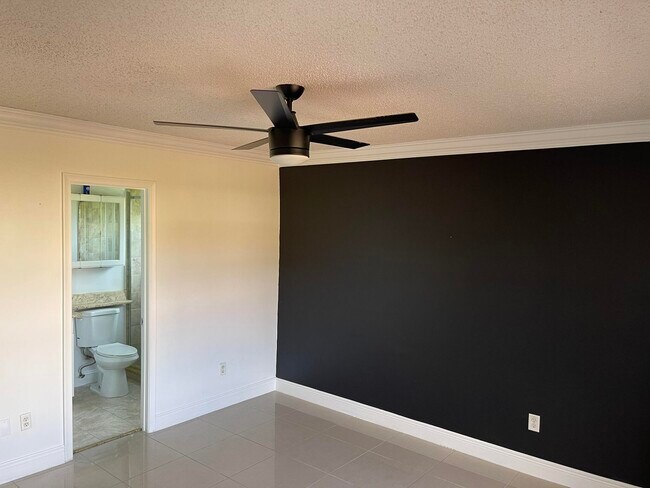 Building Photo - 1120 Parkside Green Dr