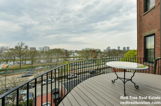 Building Photo - 214 Beacon St