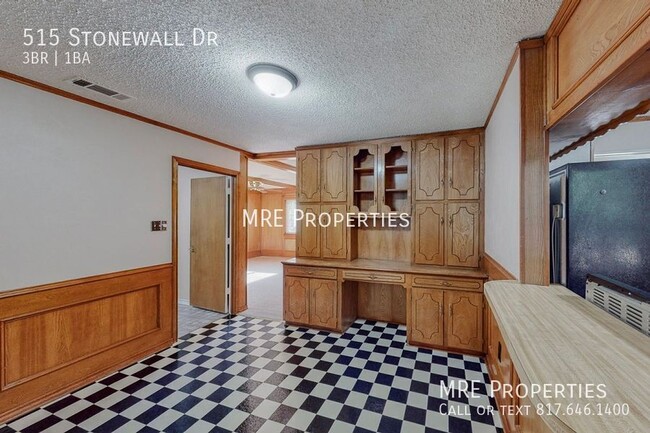 Building Photo - 515 Stonewall Dr