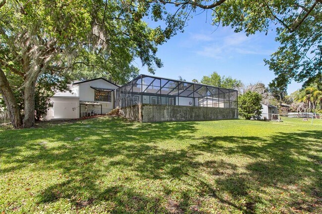 Building Photo - 11218 Creek View Dr