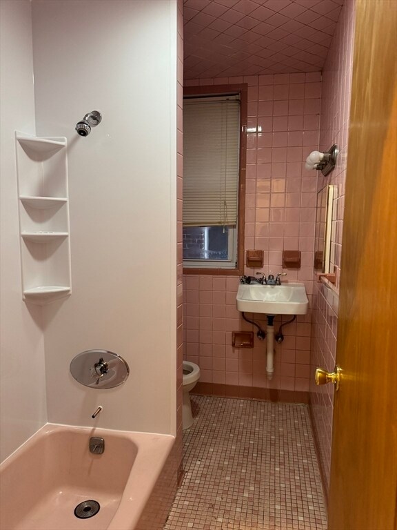 Building Photo - 184 London St