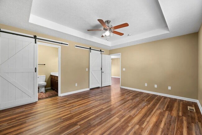 Building Photo - Move-In Ready Cottage on 1.36 Acres with L...