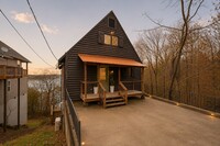 Building Photo - 11904 White Oak Dr