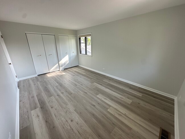 Building Photo - 190 Bourne Ln