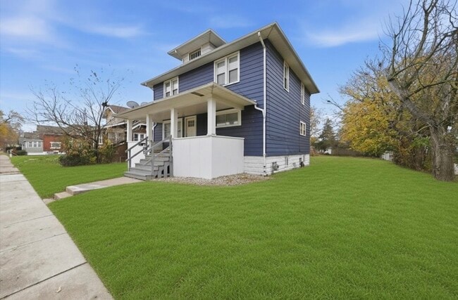 Building Photo - 18335 Sherman St