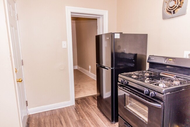 Building Photo - 1019 W Leigh St