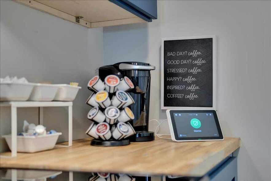 Building Photo - 956 Mayson Turner Rd NW