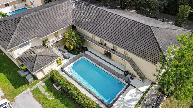 Building Photo - 1239 Mariposa Ave