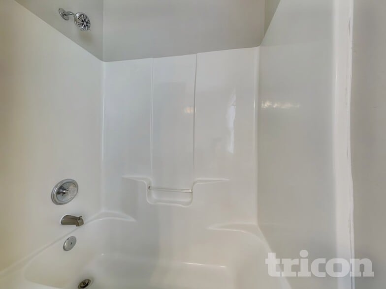 Building Photo - 208 Autumn Woods Dr