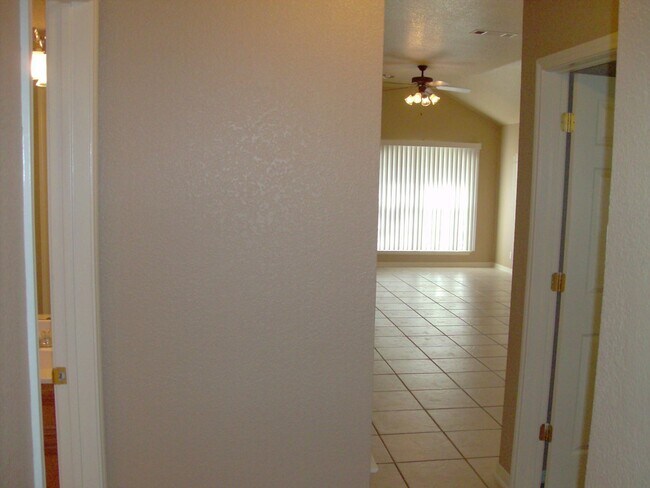Building Photo - 2 Bedroom | 2 Bath Duplex Off Clear Creek – Killeen, TX